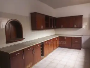 5bdrm House in Roman Ridge, Accra Metropolitan for sale