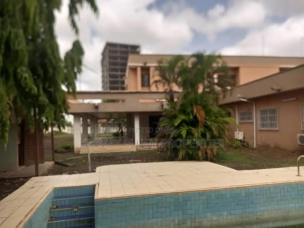 5bdrm House in Roman Ridge, Accra Metropolitan for sale