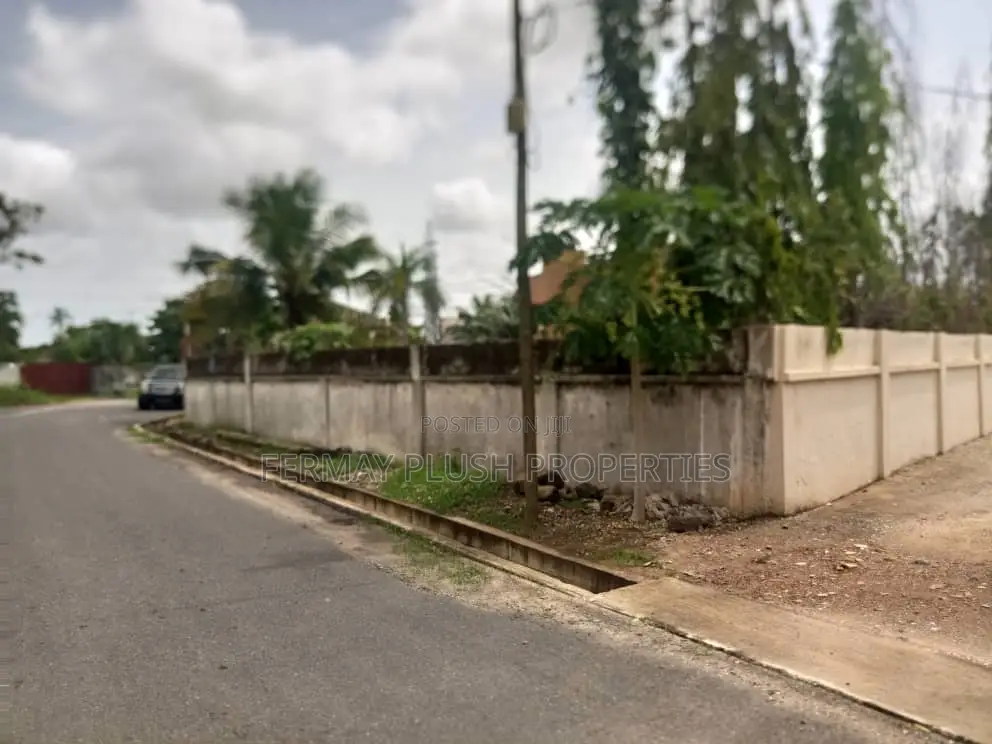 5bdrm House in Roman Ridge, Accra Metropolitan for sale