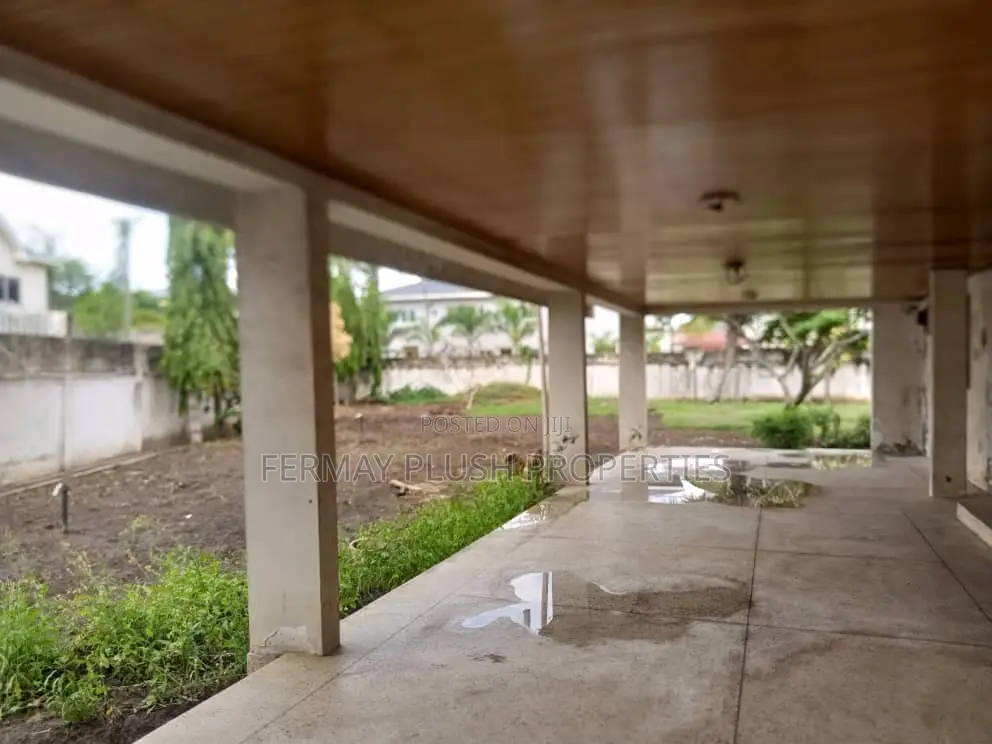 5bdrm House in Roman Ridge, Accra Metropolitan for sale
