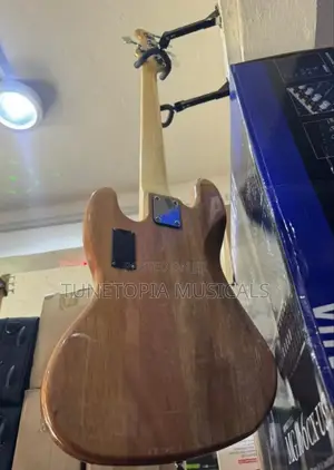 Fender Active 5-strings Jazz Bass Guitar