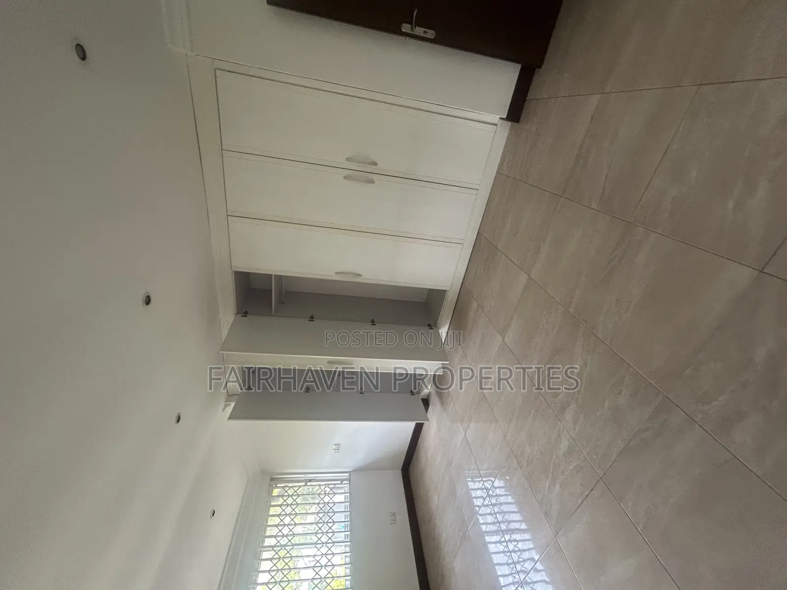 4bdrm House in Big Disu Realty, Cantonments for rent