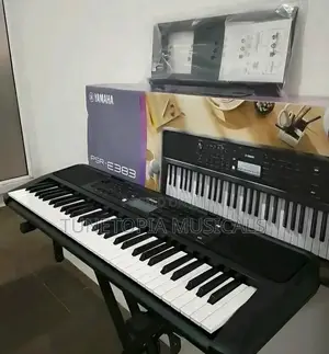 Yamaha Psr-e383 61-key Portable Keyboard.