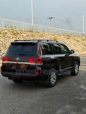 Toyota Land Cruiser 5.7 V8 GXR 2016 Burgundy