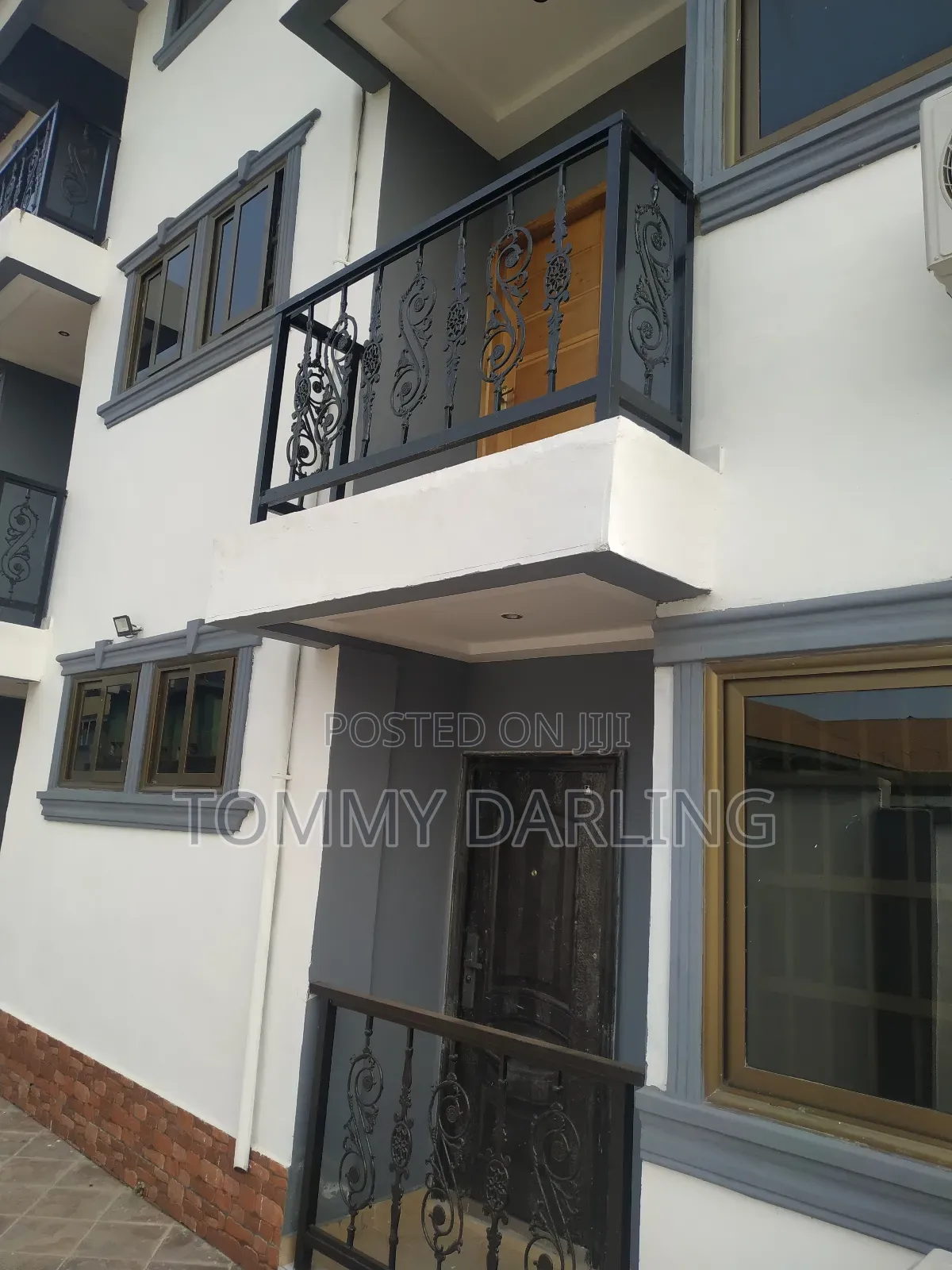 Professional Painter for Interior and Exterior Painting
