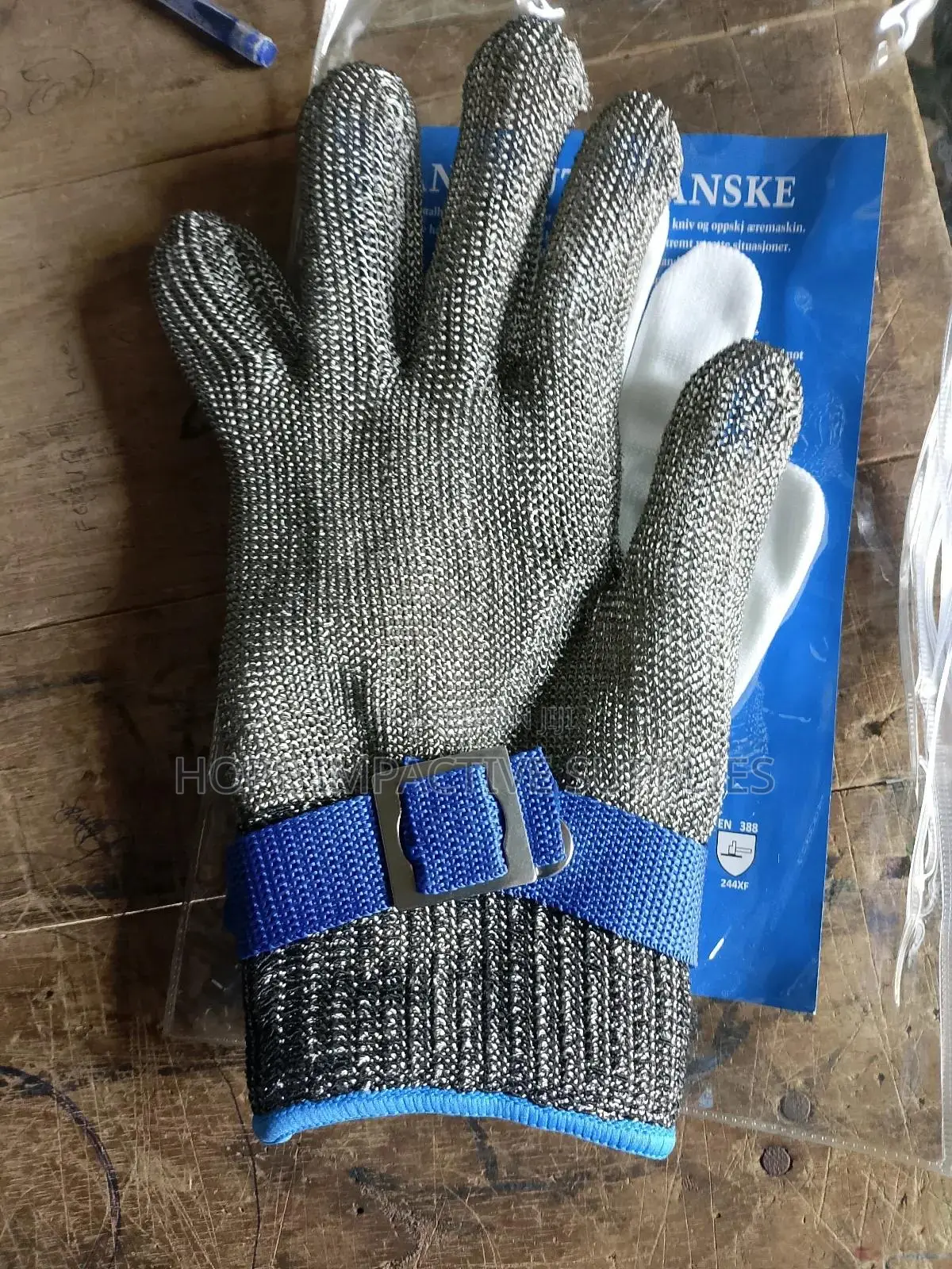 High Quality Metal Gloves.