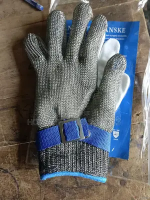 High Quality Metal Gloves.