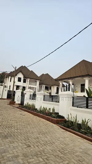 5bdrm Mansion in Santasi Kotwi, Kumasi Metropolitan for sale