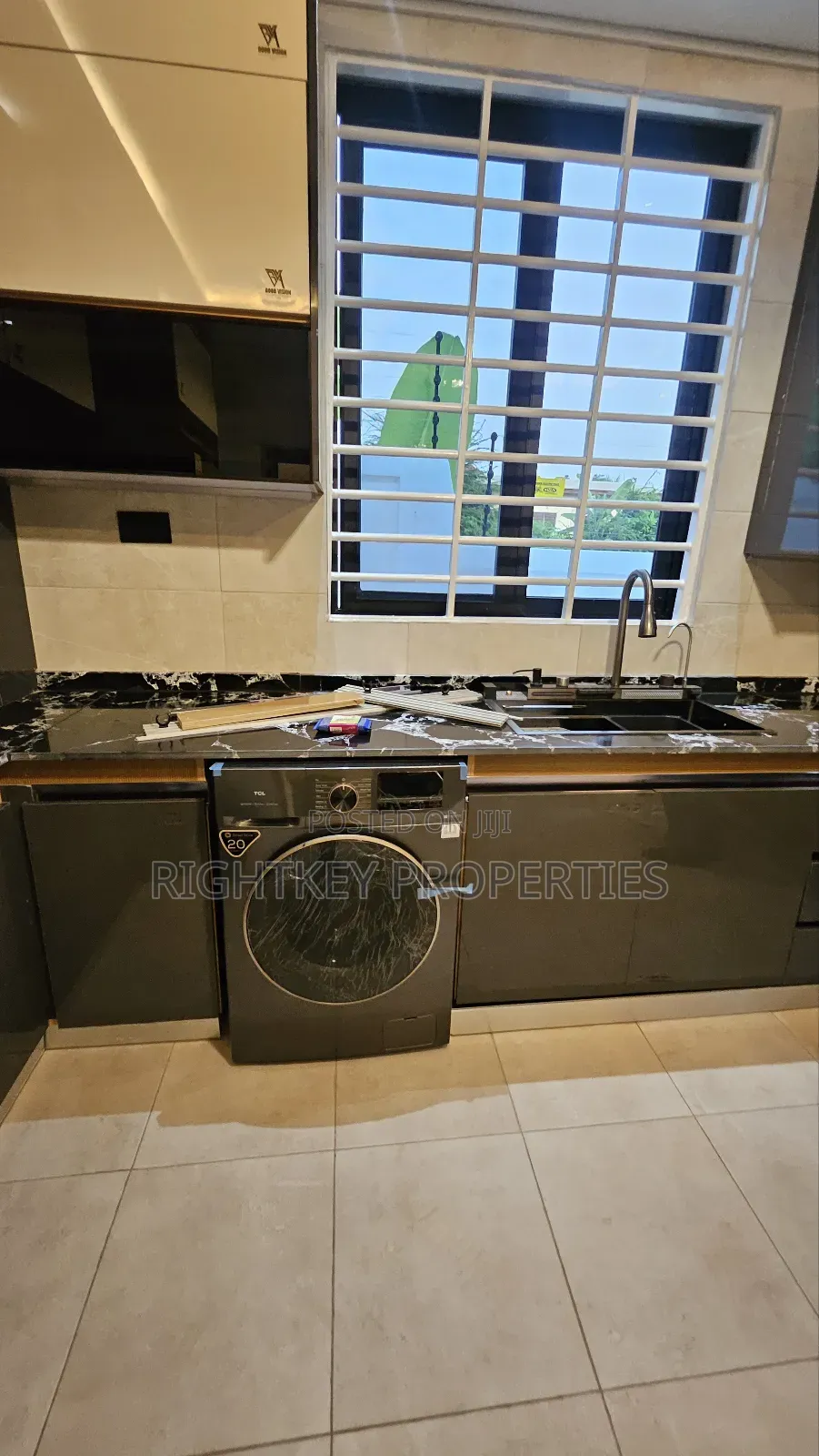 5bdrm Mansion in Santasi Kotwi, Kumasi Metropolitan for sale