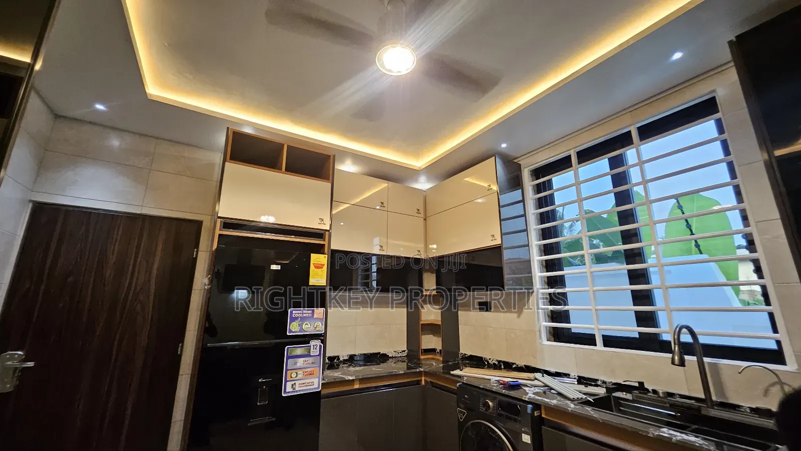5bdrm Mansion in Santasi Kotwi, Kumasi Metropolitan for sale