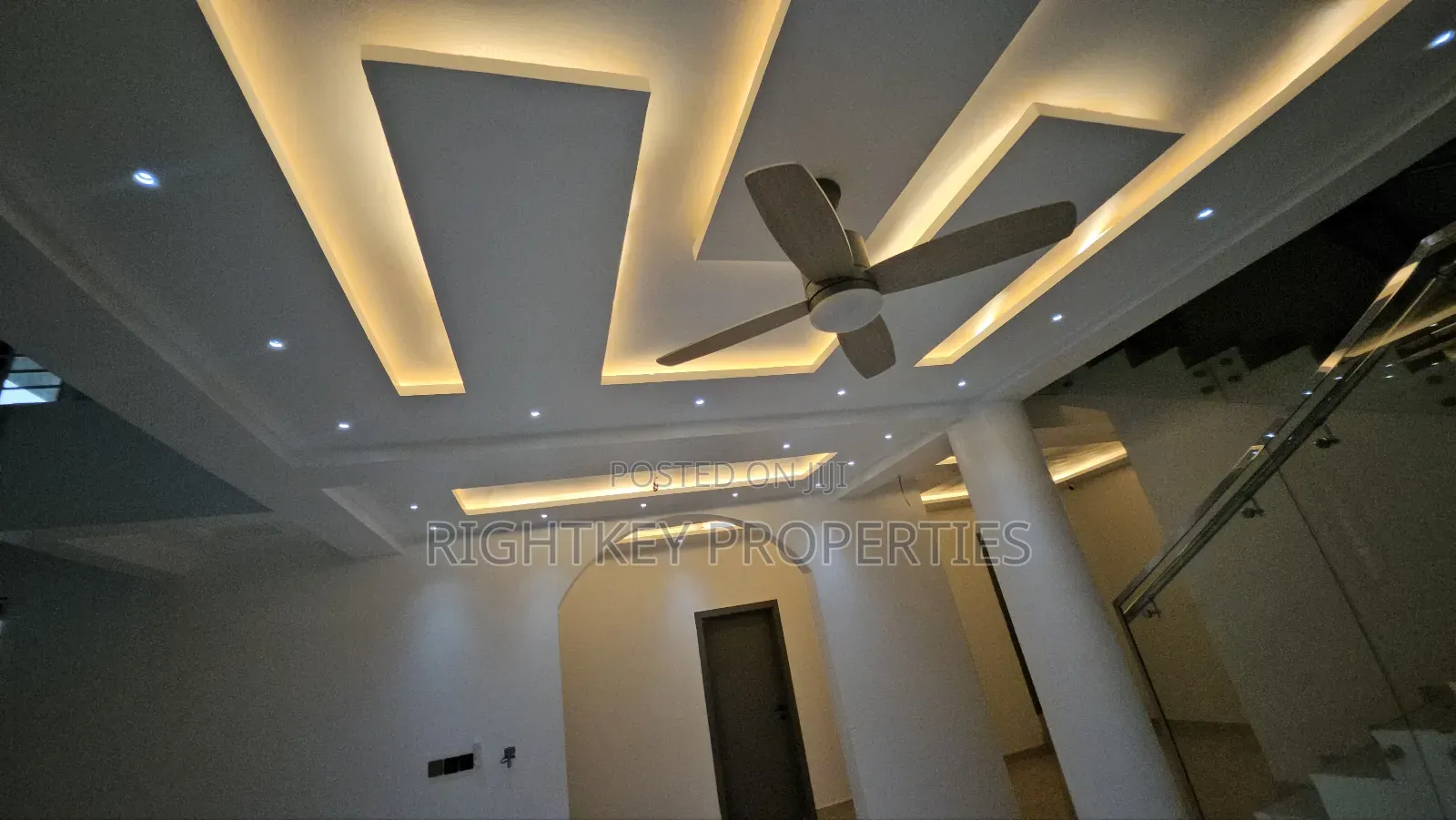 5bdrm Mansion in Santasi Kotwi, Kumasi Metropolitan for sale