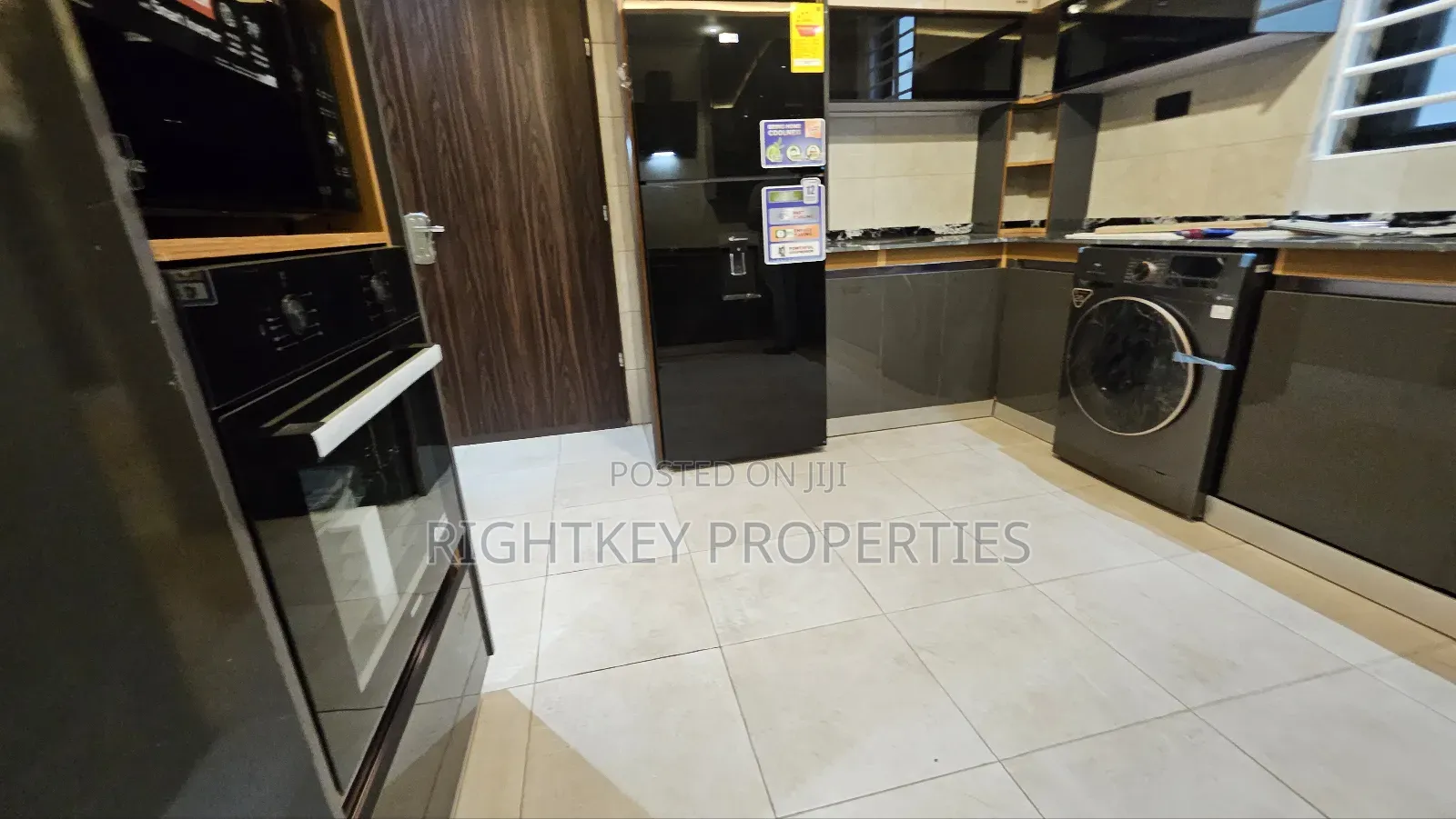 5bdrm Mansion in Santasi Kotwi, Kumasi Metropolitan for sale
