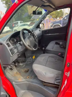 Toyota HiAce 2013 Red