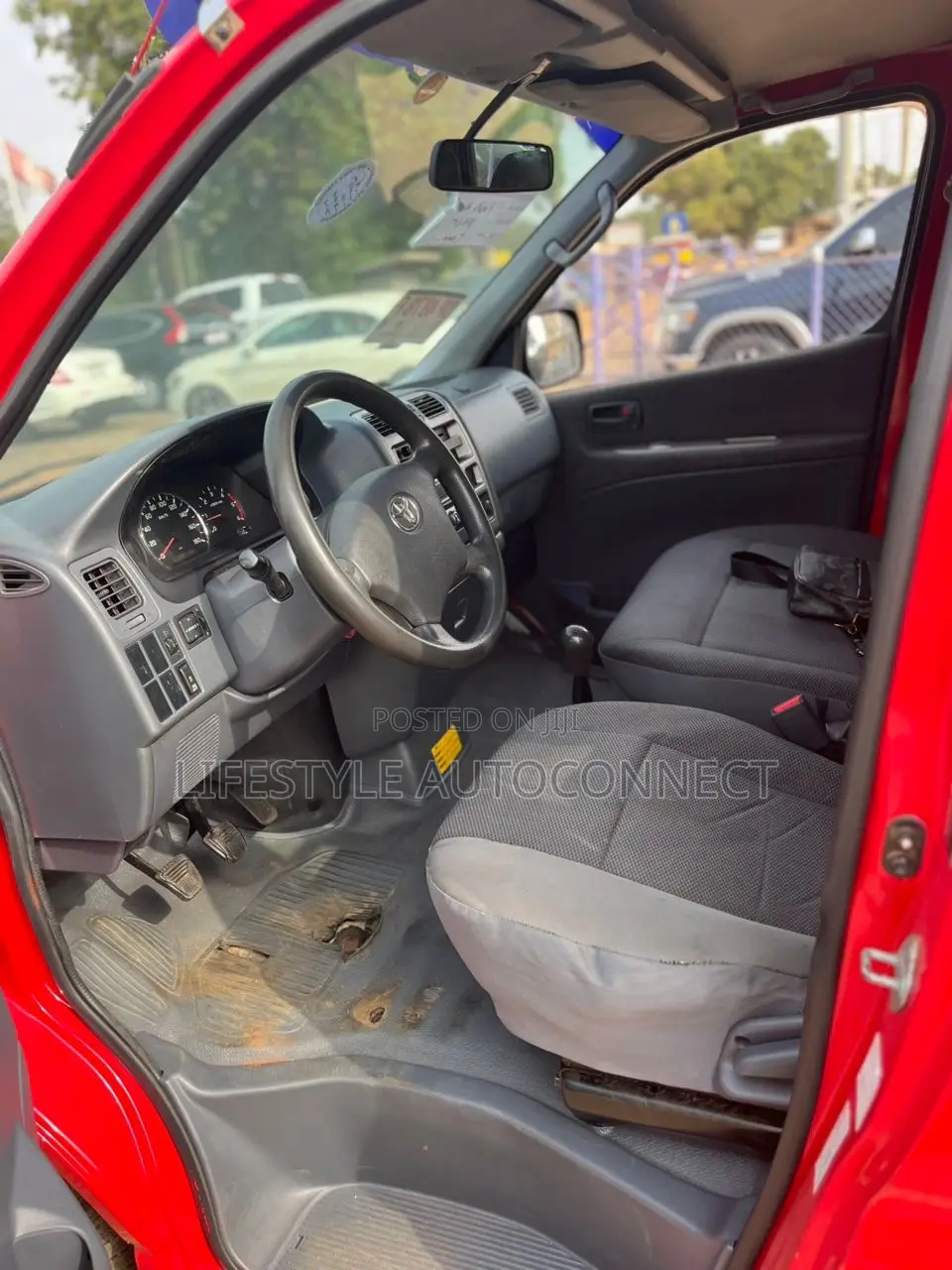 Toyota HiAce 2013 Red