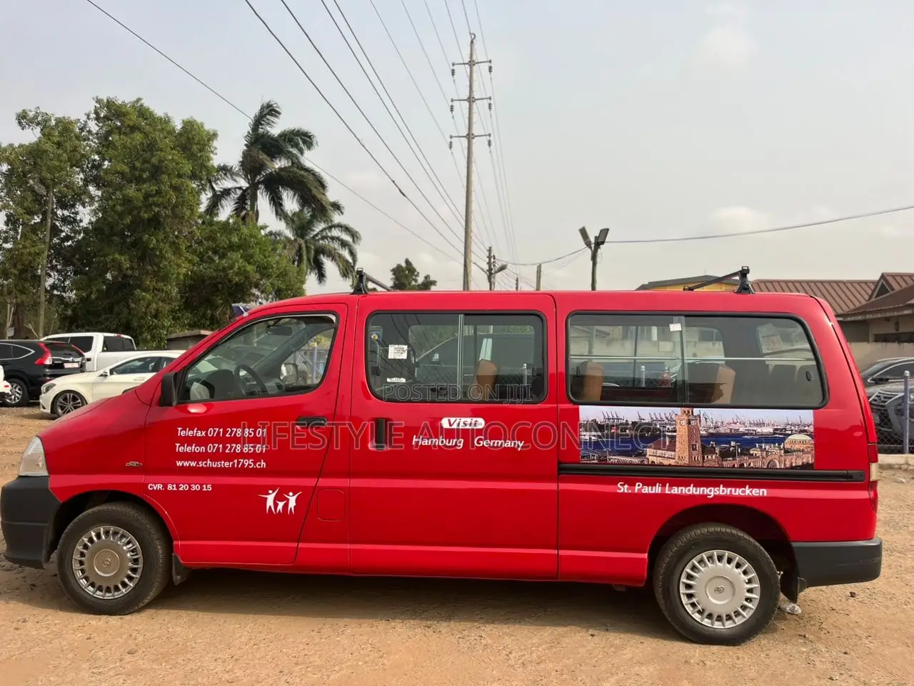 Toyota HiAce 2013 Red