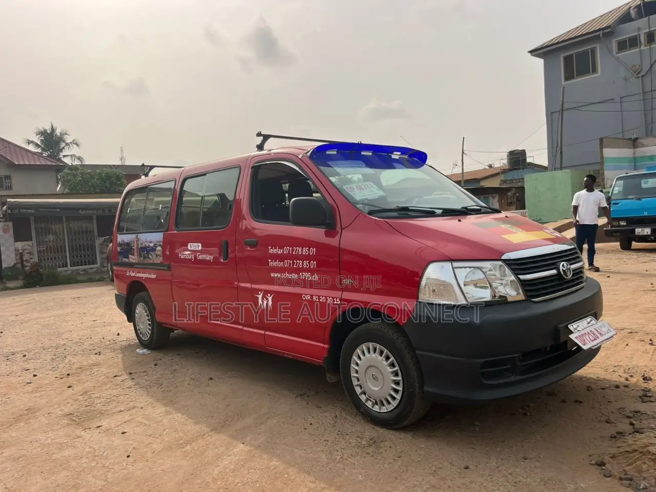 Toyota HiAce 2013 Red