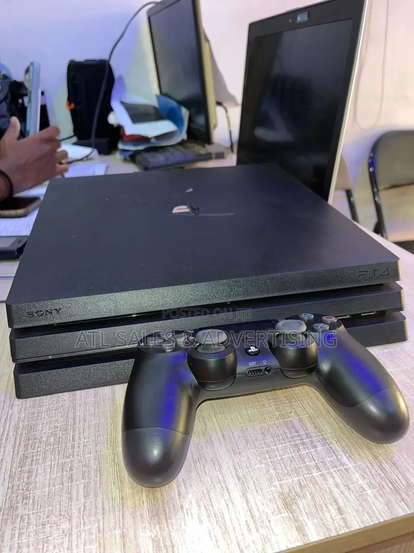 Playstation 4 Pro Ps4 With 10 Games Installed