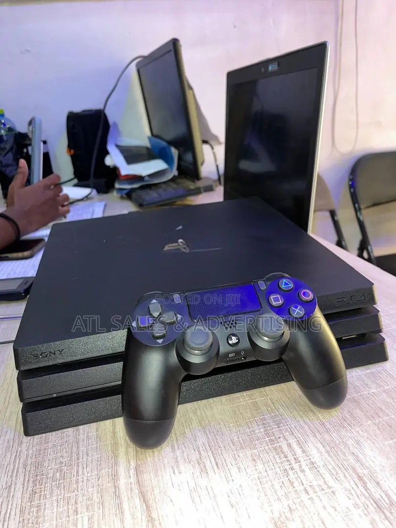 Playstation 4 Pro Ps4 With 10 Games Installed