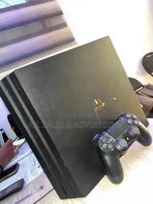 Playstation 4 Pro Ps4 With 10 Games Installed