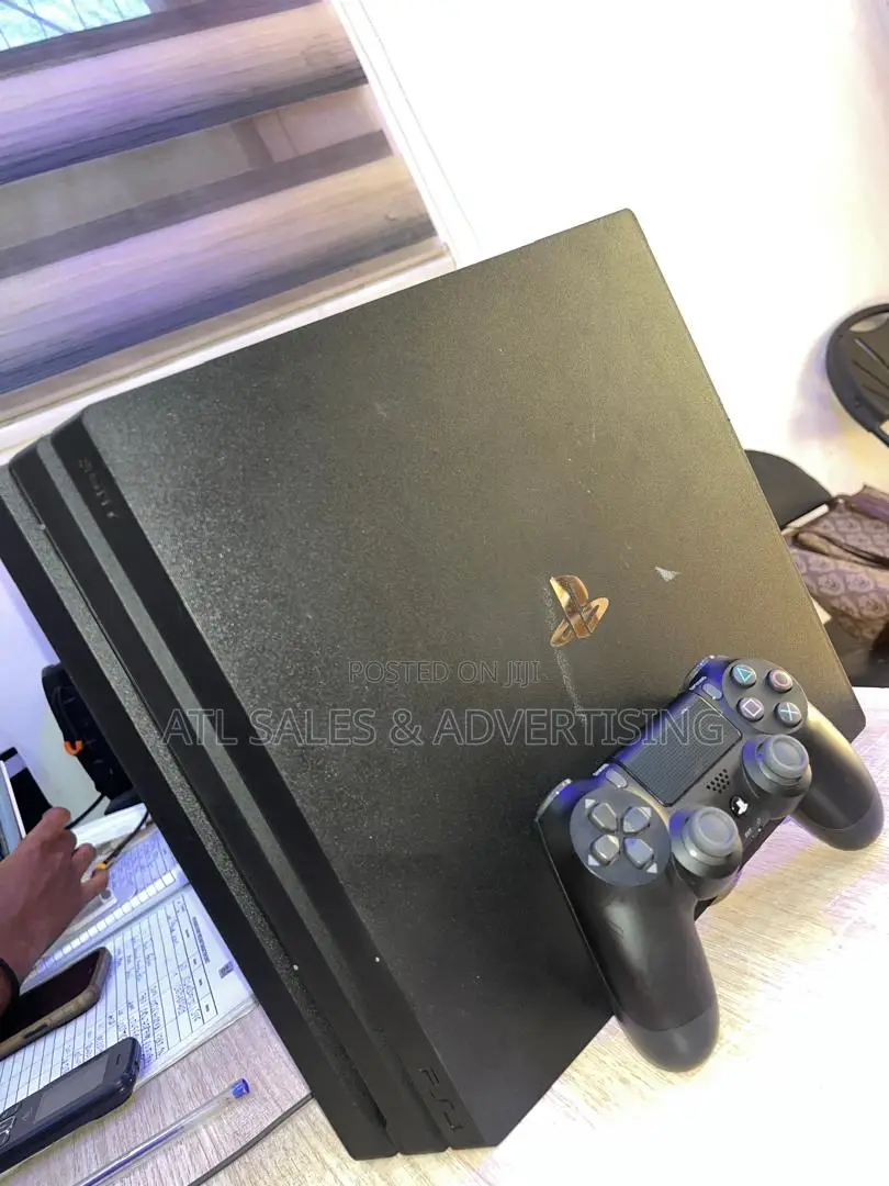 Playstation 4 Pro Ps4 With 10 Games Installed