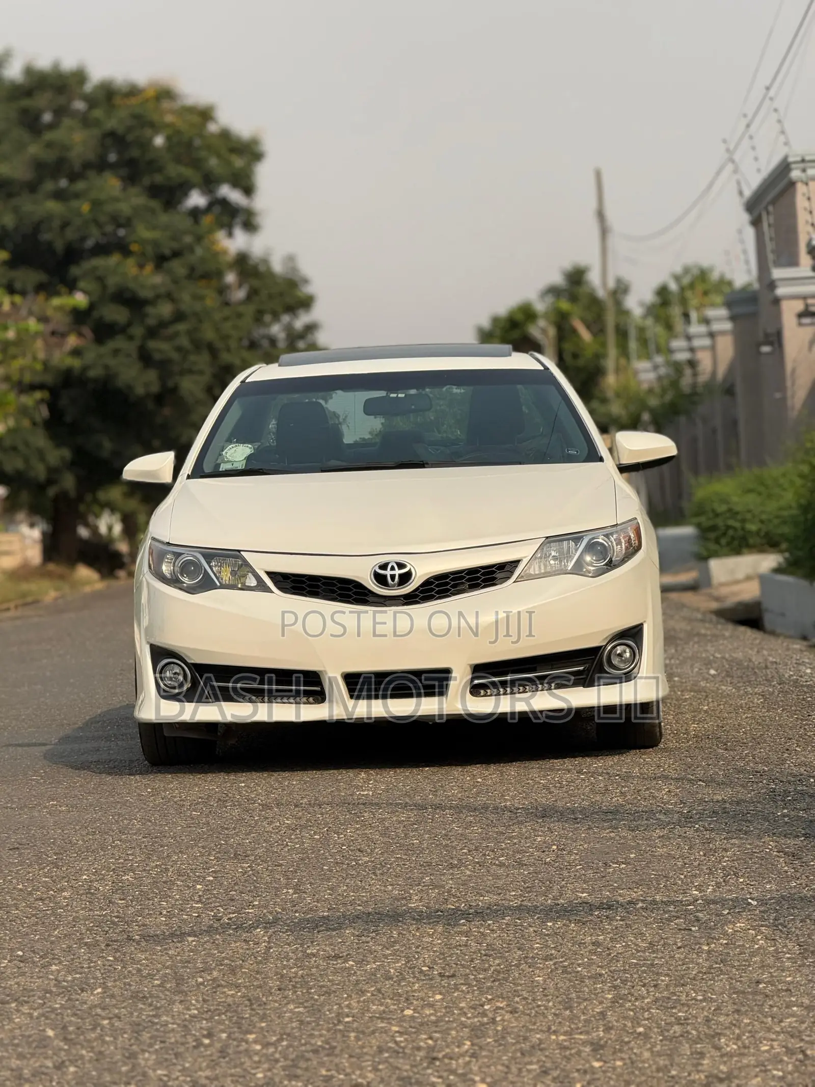 Toyota Camry SE 4dr Sedan (2.5L 4cyl 6A) 2014 White