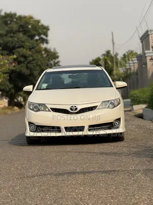 Toyota Camry SE 4dr Sedan (2.5L 4cyl 6A) 2014 White