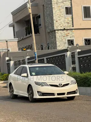 Toyota Camry SE 4dr Sedan (2.5L 4cyl 6A) 2014 White