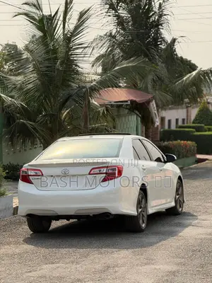 Toyota Camry SE 4dr Sedan (2.5L 4cyl 6A) 2014 White
