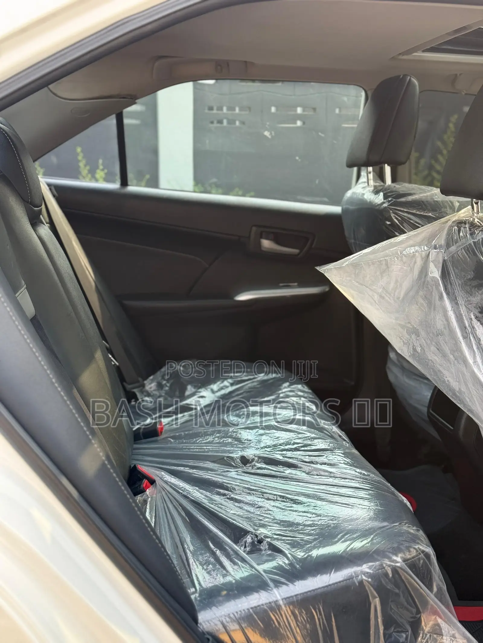 Toyota Camry SE 4dr Sedan (2.5L 4cyl 6A) 2014 White
