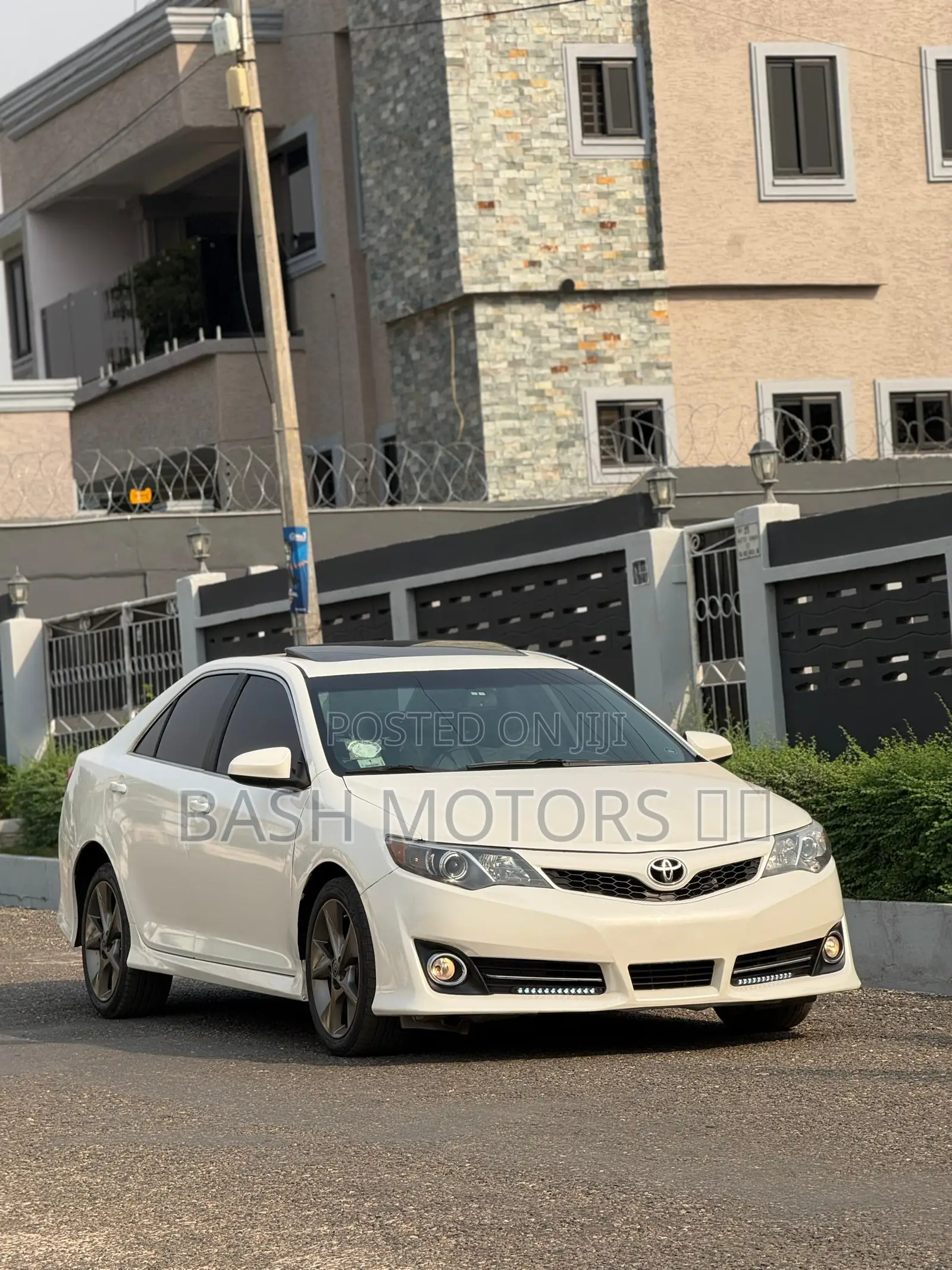 Toyota Camry SE 4dr Sedan (2.5L 4cyl 6A) 2014 White