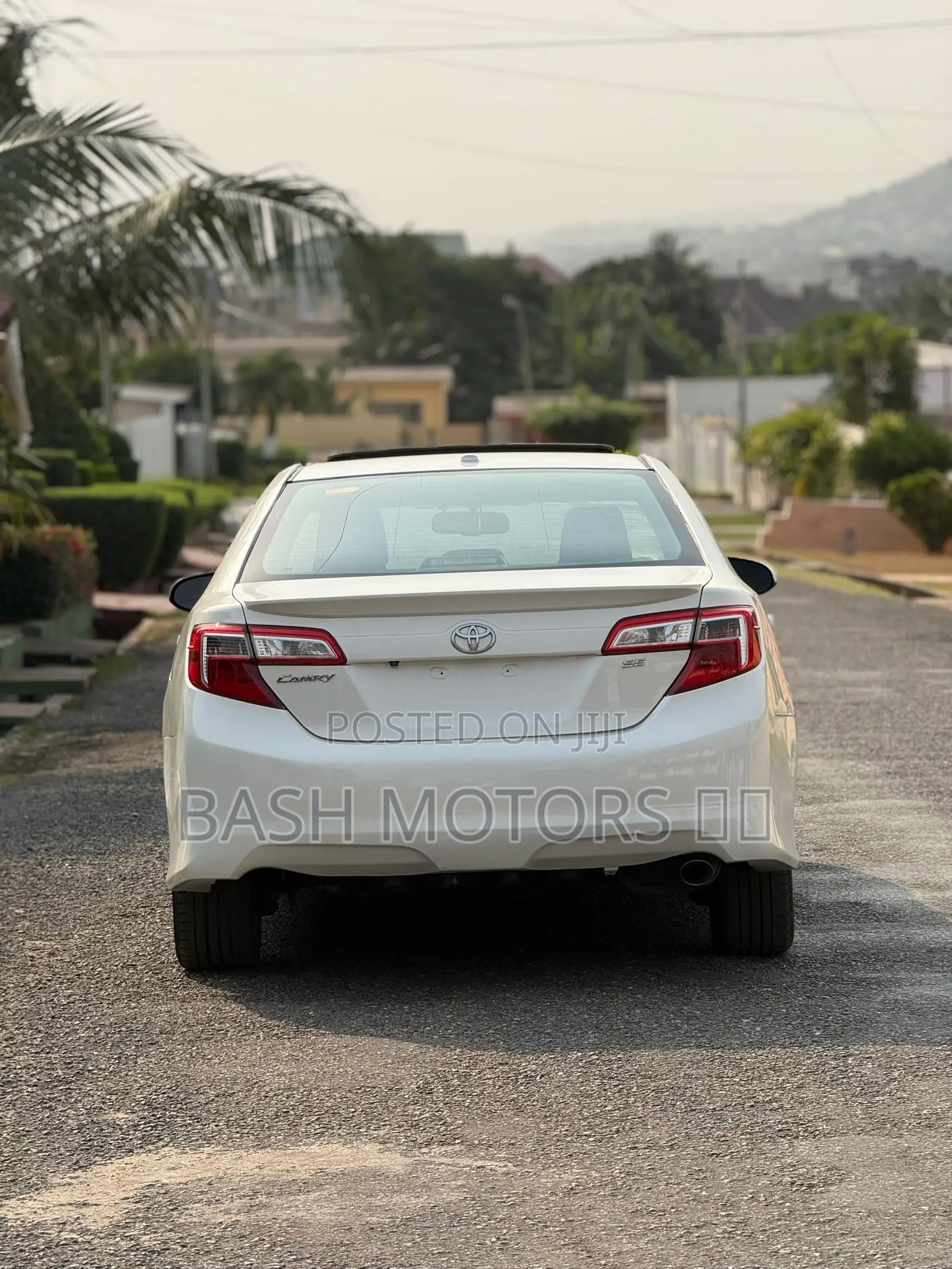 Toyota Camry SE 4dr Sedan (2.5L 4cyl 6A) 2014 White