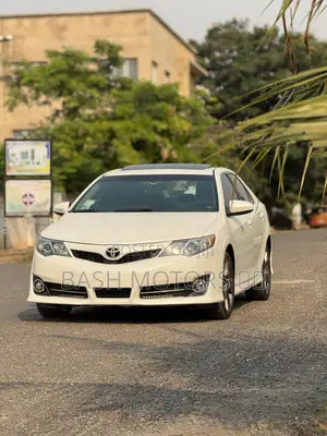 Toyota Camry SE 4dr Sedan (2.5L 4cyl 6A) 2014 White
