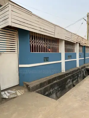 Busy Spacious Shop/Store/Showroom/Warehouse,Spintex