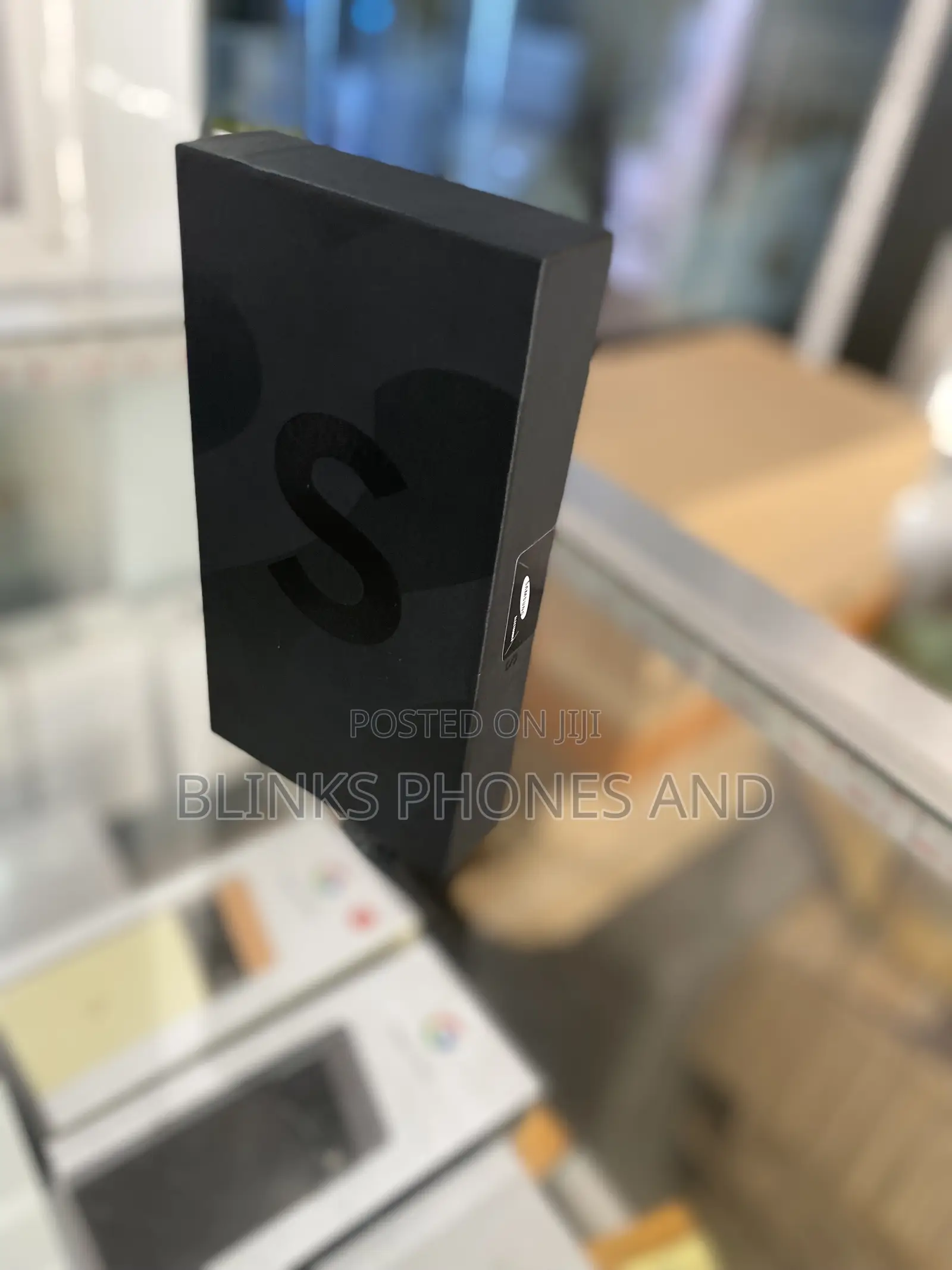 New Samsung Galaxy S22 5G 128 GB Silver