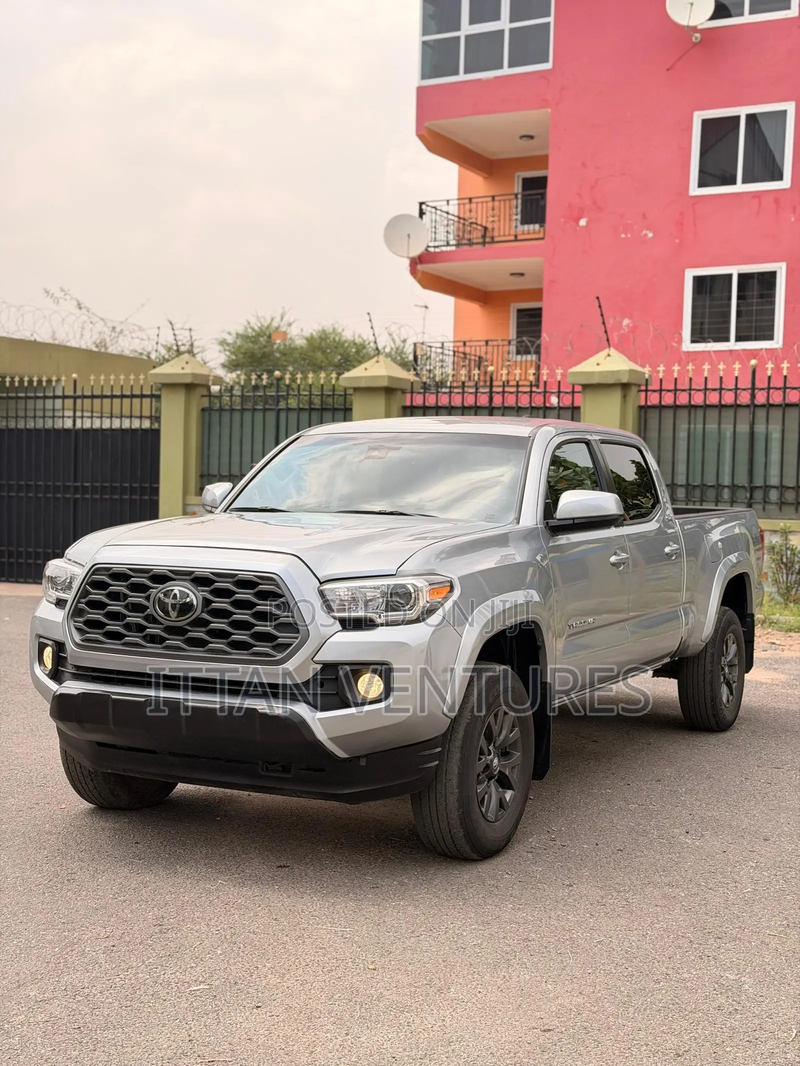 Toyota Tacoma 2023 Gray