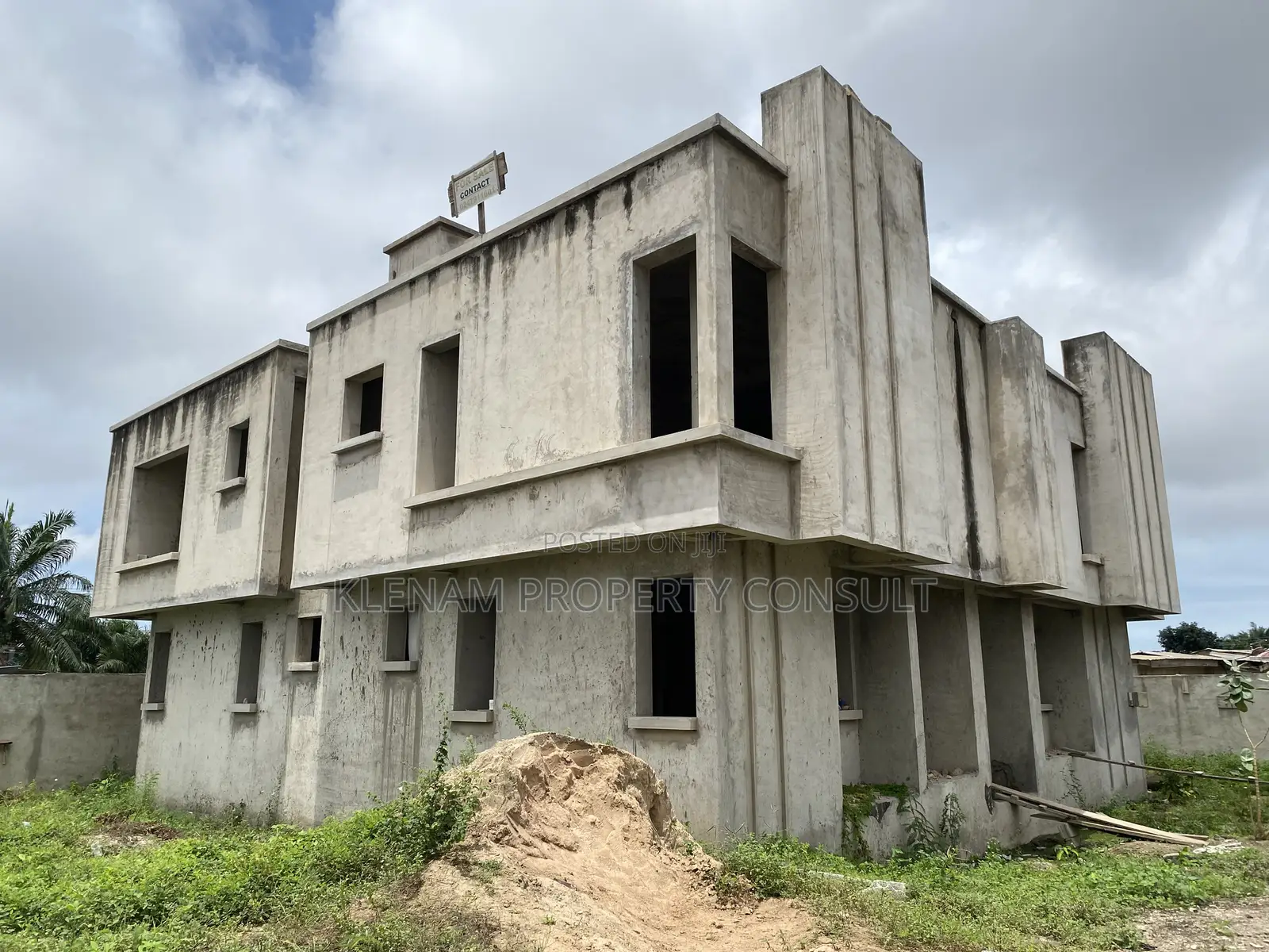 6bdrm House in Nyanyano for sale