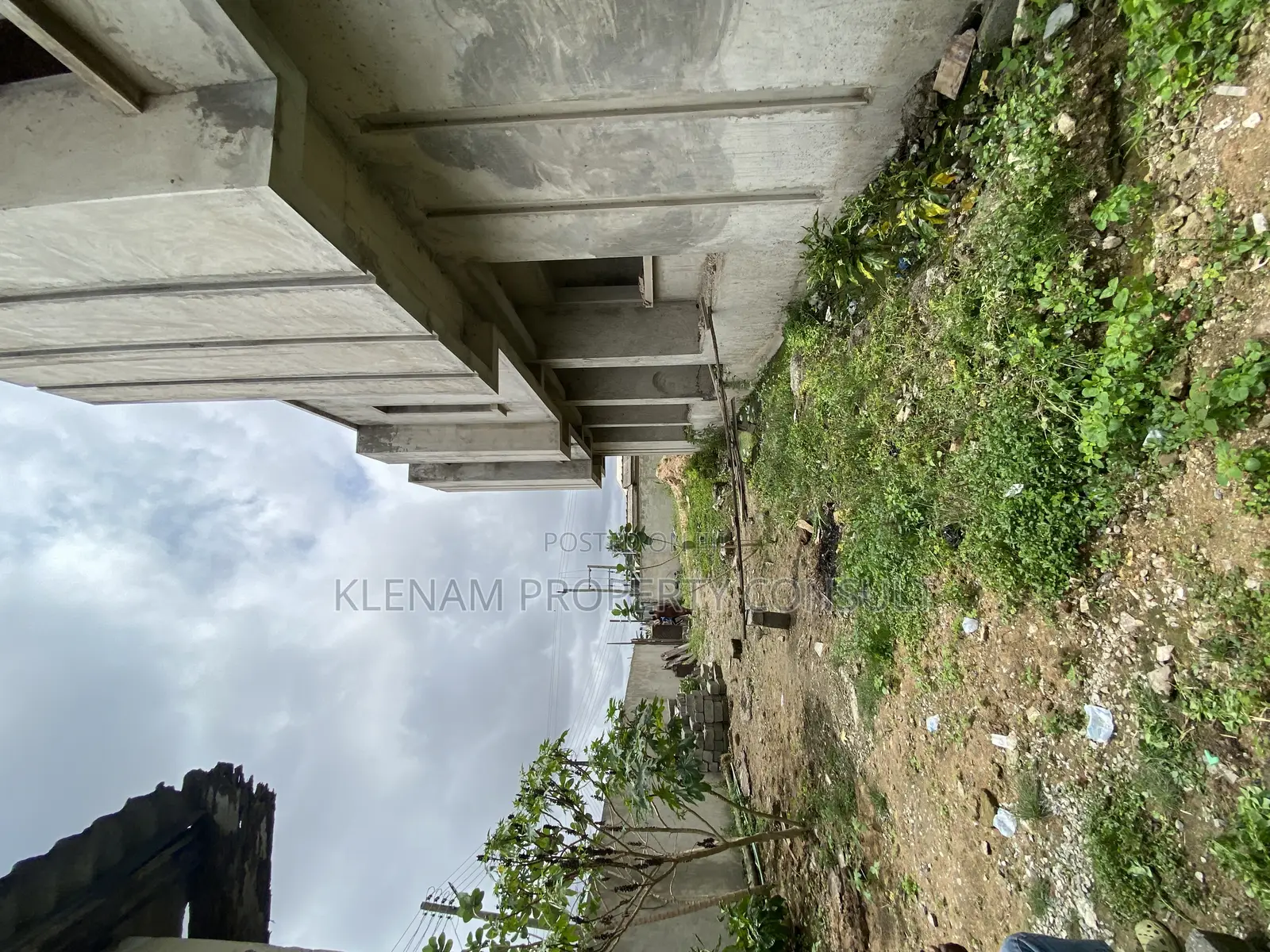 6bdrm House in Nyanyano for sale