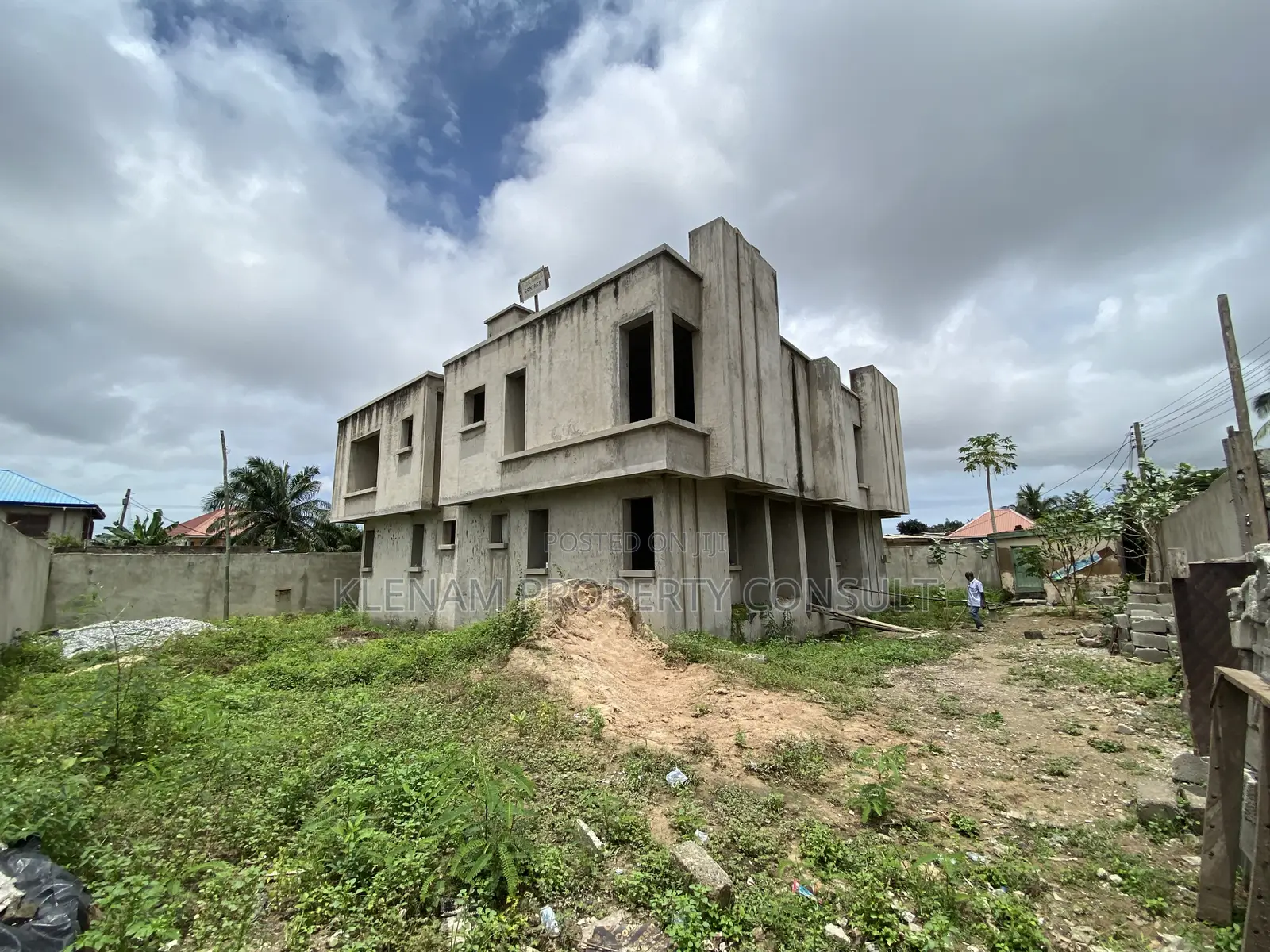 6bdrm House in Nyanyano for sale
