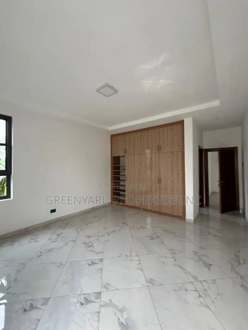 5bdrm House in A&C, East Legon for rent