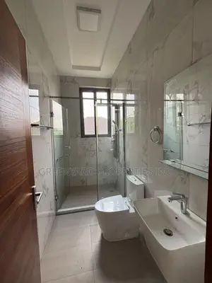 5bdrm House in A&C, East Legon for rent