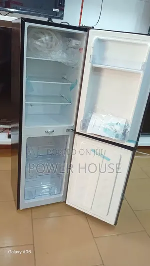 Compact Pearl 102l Fridge Freezer for Everyday Use