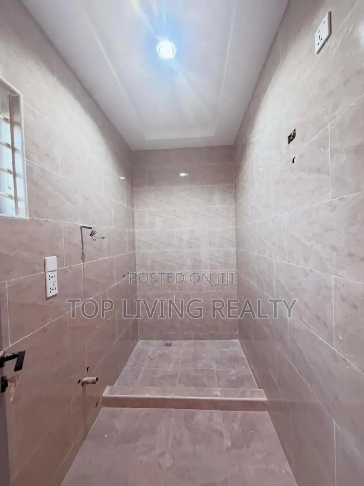 3bdrm Bungalow in Lakeside for sale