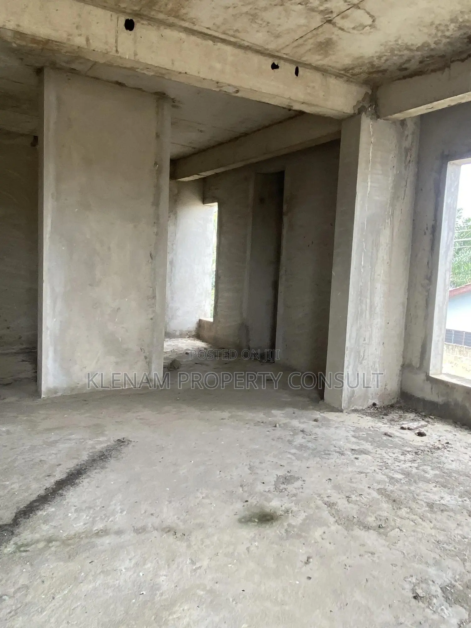 6bdrm House in Nyanyano for sale