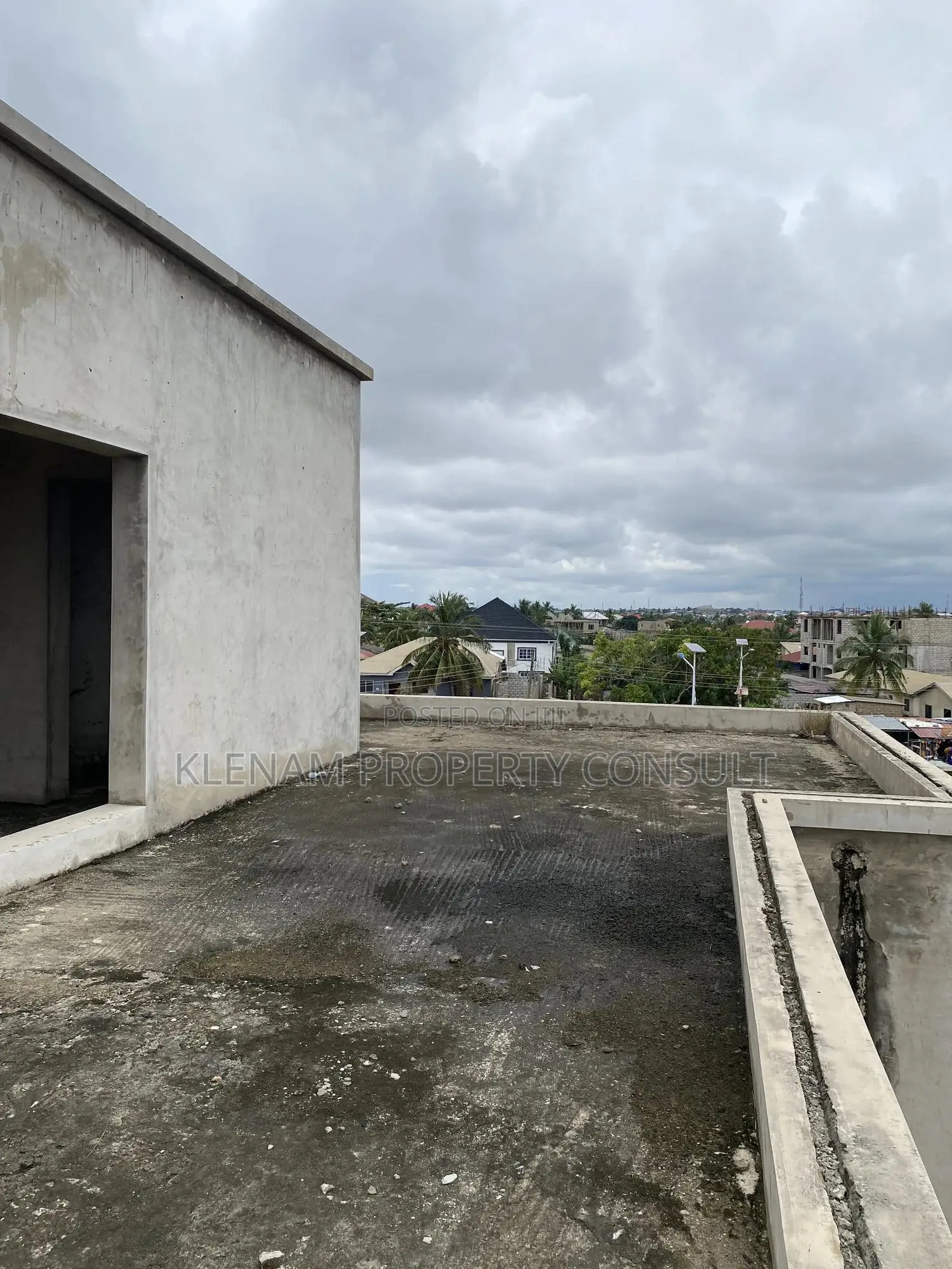 6bdrm House in Nyanyano for sale