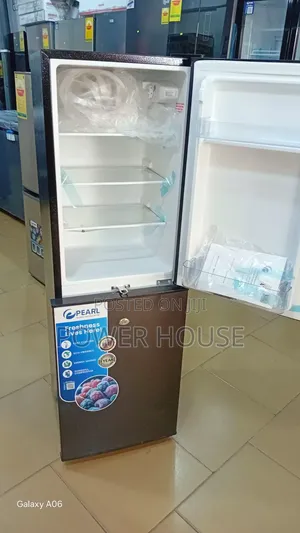 Pearl Compact Fridge Freezer 102 Liters Design