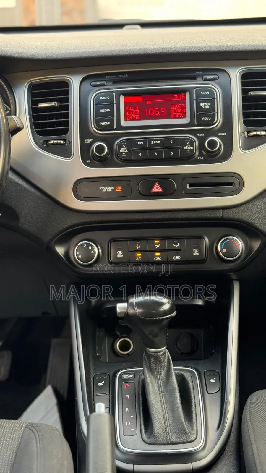 Kia Rondo 2015 White