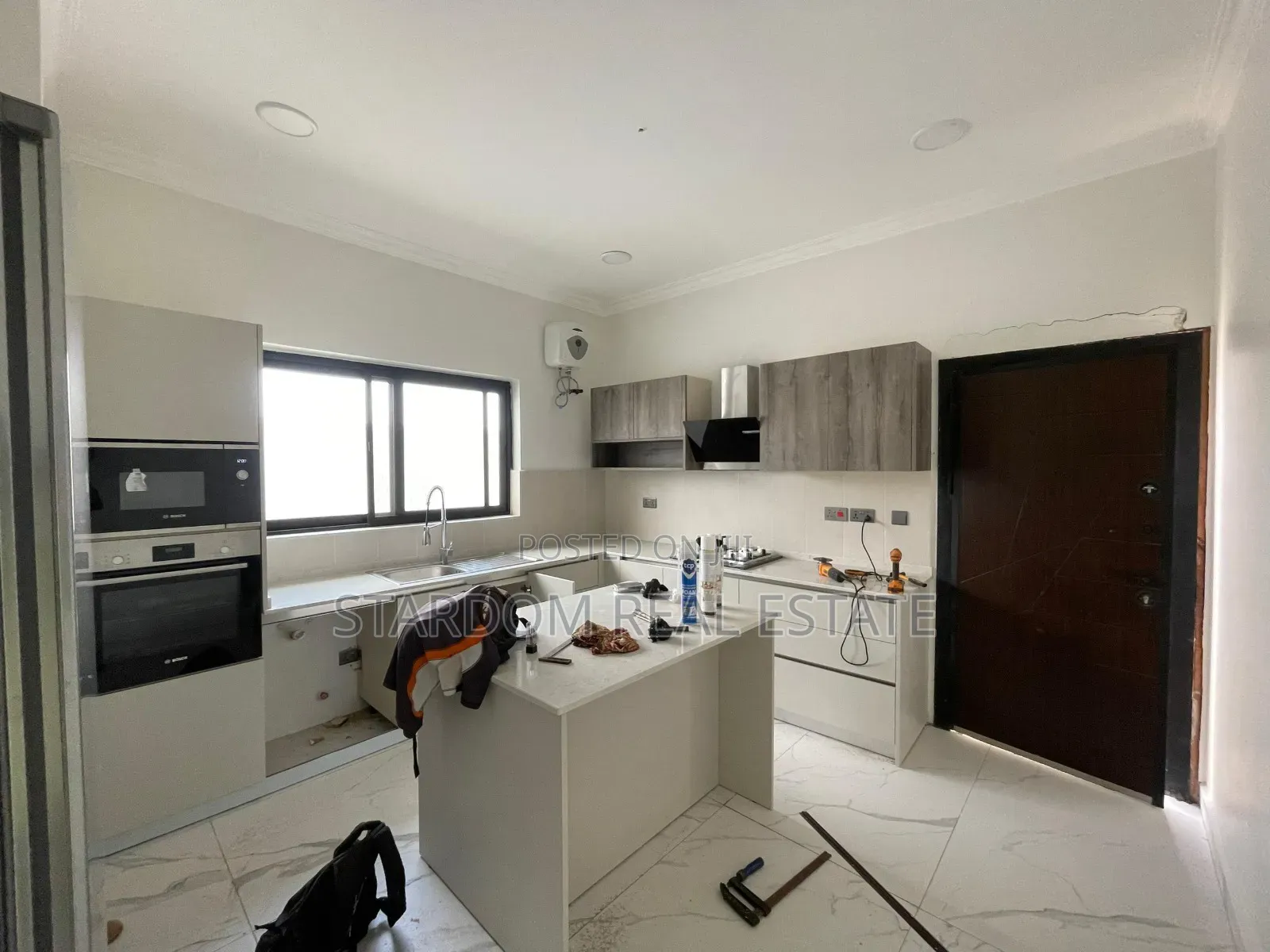 3bdrm Duplex in East Airport for sale