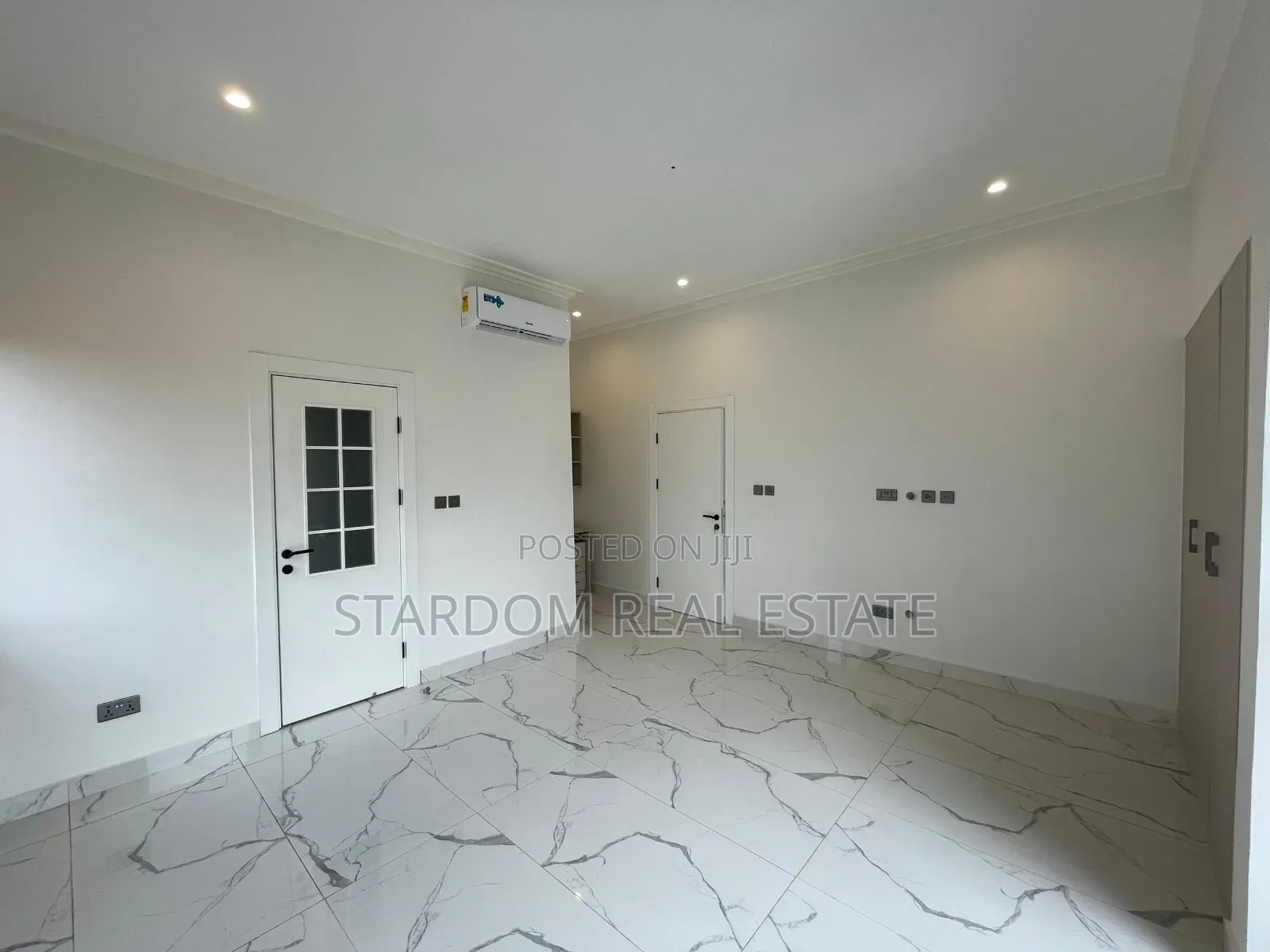 3bdrm Duplex in East Airport for sale