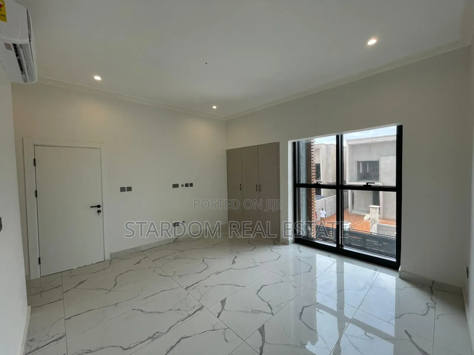 3bdrm Duplex in East Airport for sale