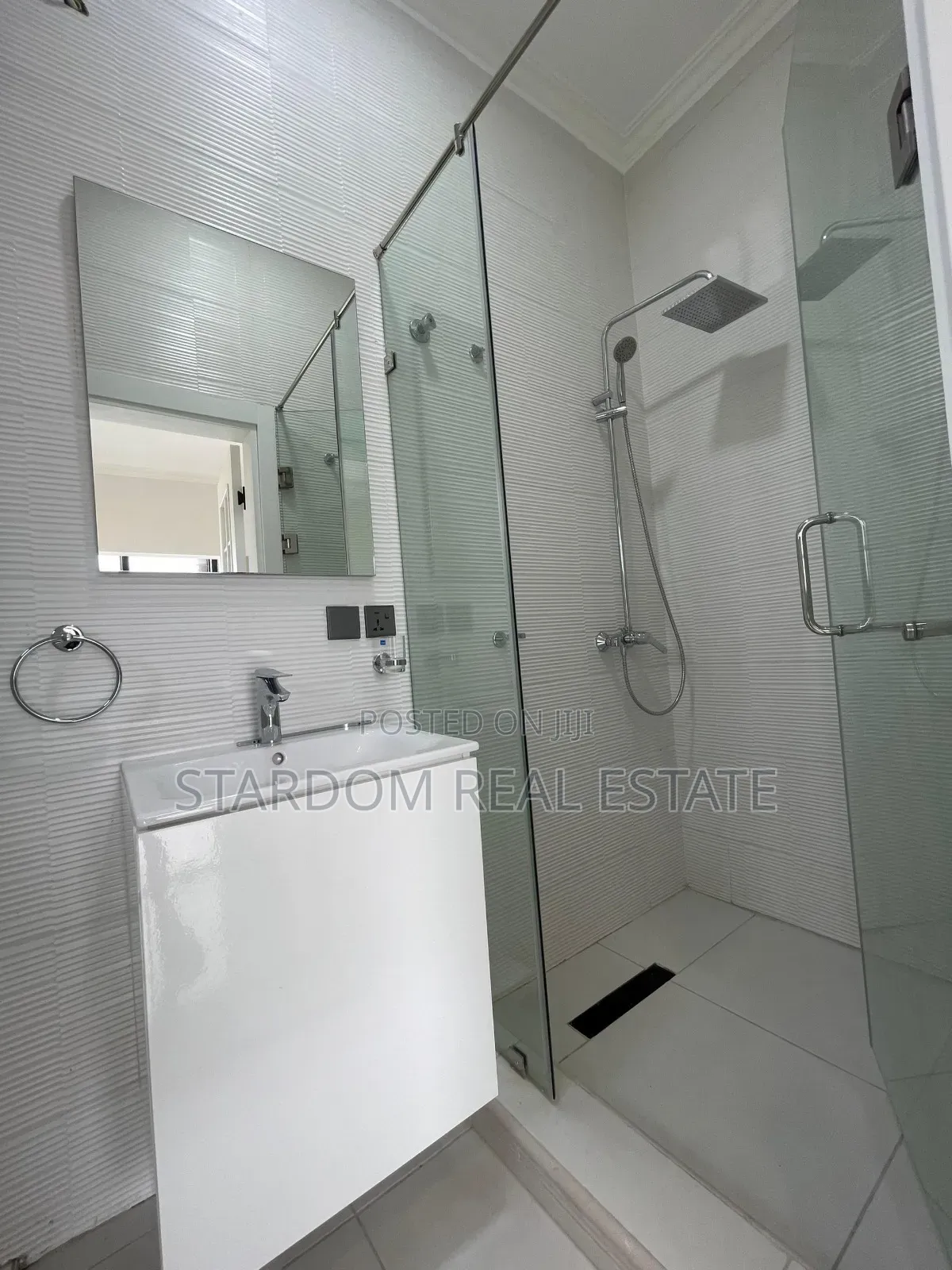 3bdrm Duplex in East Airport for sale